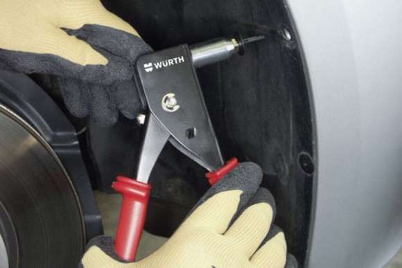 Magazin Teaser Dans la construction automobile, des exigences très sévères sont posées aux liaisons rivetées