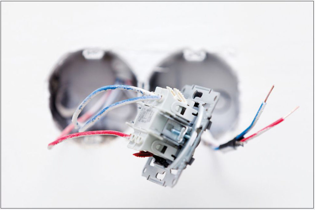Installare correttamente scatole sotto traccia e collegare cavi